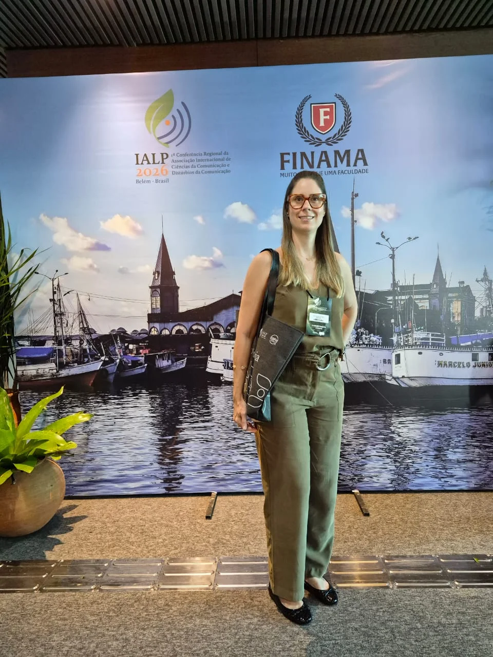 Participante diante do painel IALP 2026